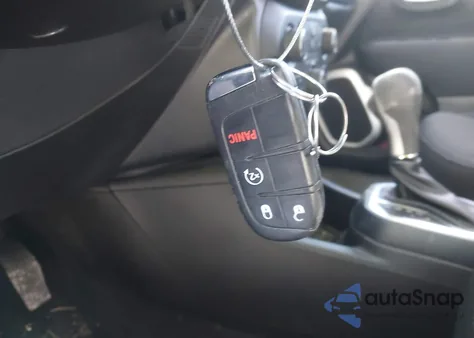 2021 Jeep Renegade Latitude 4X4 из США, поврежденный, VIN ZACNJDB15MPM22200